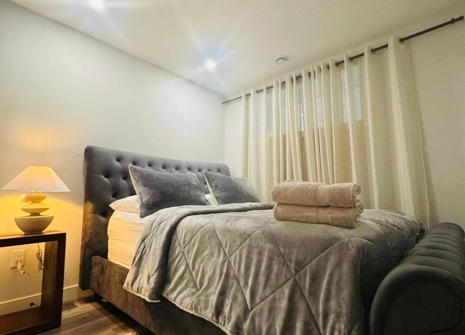 Villa Comfy Neutral Living Free Parking à Calgary Hébergement de vacances